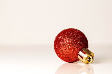 rote Christbaumkugel rechts unten