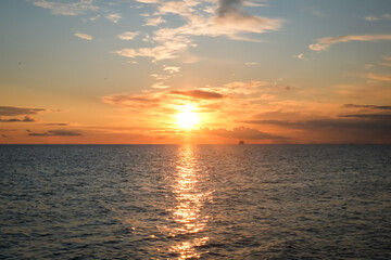 Obraz premium Scenic sunset over Skagerrak from Swedish coast during midsummer nights