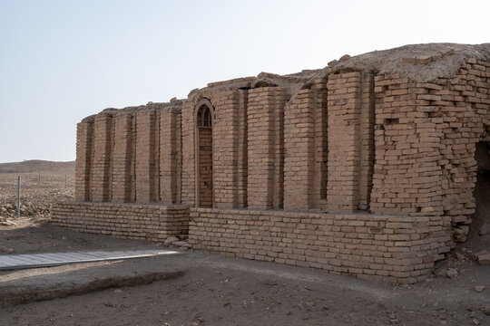 Nasiriyah, Iraq - November 20, 2025: Brick Archway in the Walls of an Ancient Structure at the City of Ur