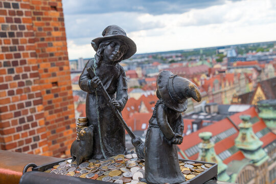 Tekla and Martynka, the Gnomes of the Witches Bridge.