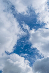 Obraz premium 秋の山から見た空 雲が多い日08