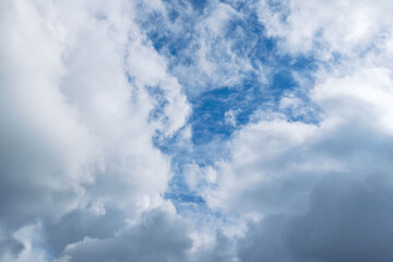 秋の山から見た空　雲が多い日14