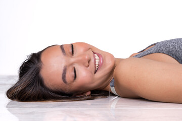 Obraz premium Close-up portrait of young woman lying on studio floor