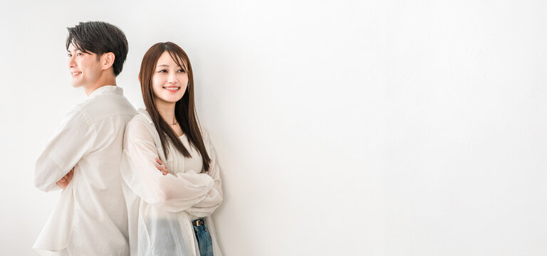 Young Asian couple with arms crossed (marriage, dating, partner, DINKS, lover, romance)
