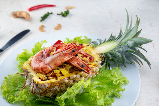 Fried rice with shrimp in pineapple.