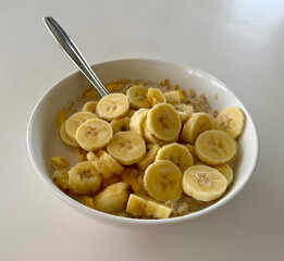 Rolled oats, banana, jackfruit, peanut butter, milk and water - a healthy mix for a good breakfast or brunch every day