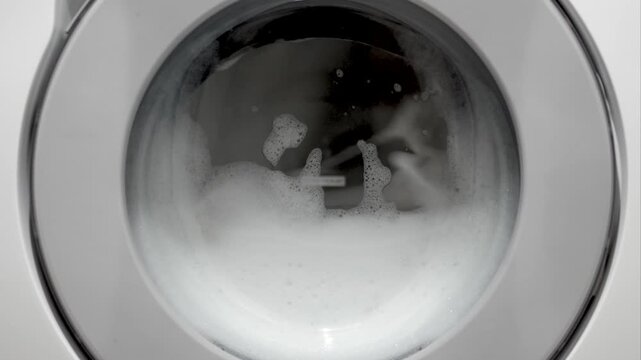 ドラム式洗濯機　大量の泡できれいに洗う