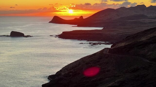 magnifique timelaps stabilis&eacute; pris en drone d'un couch&eacute; de soleil de l'ile de UA HUKA aux marquises en polyn&eacute;sie francaise