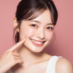 笑顔できらめく綺麗な肌と白い歯を見せる日本人女性美人モデルの接写写真。デンタルケア, オーラルケア、スキンケア、コスメ広告用。
