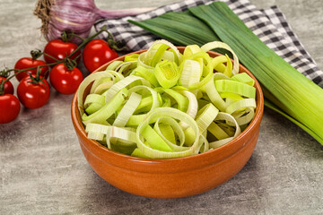 Fresh ripe green leek slices