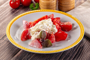 Salad with stracciatella and tomato