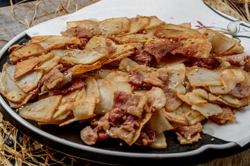 Crispy Fried Potatoes and Pork Cracklings