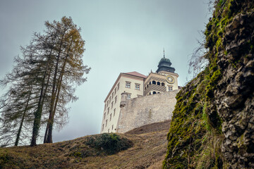 Pieskowa Skała Castle in an autumnal atmosphere. The beautiful Pradnik Valley. Poland. 
Castle on the hill