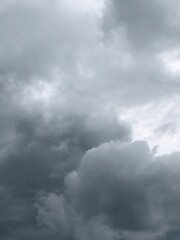 gllomy sky with dark gray clouds