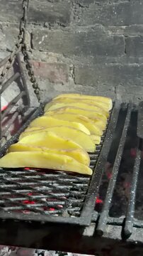 parrilla asado argentino, carnes, chorizzo,