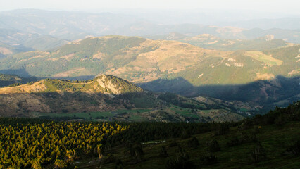 Obraz premium Plateaux volcaniques de la Haute-Loire, observés depuis le Mont Mézenc