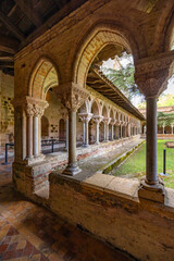 Fototapeta premium Romanesque cloister arches and columns in Moissac Abbey