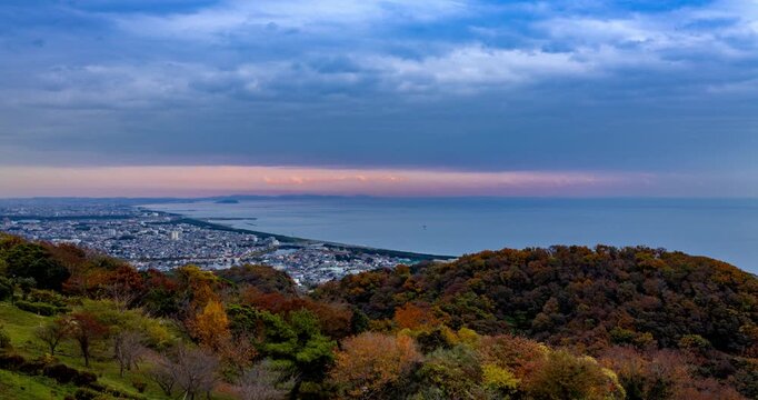 紅葉の湘南平から見た江ノ島方面の風景_(4K_DCI_24P)固定