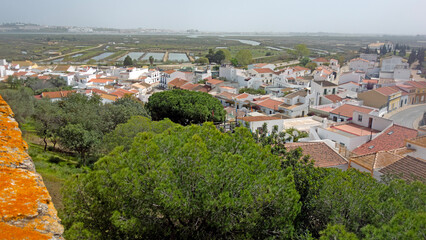 Blick auf Castro Marim von der Burgmauer aus. View of Castro Marim from the castle wall.