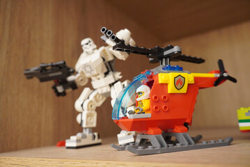 Naklejka premium Lego Star Wars Stormtrooper mech and fire rescue helicopter on a shelf