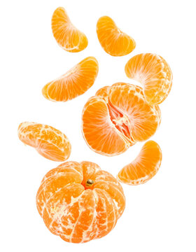 Mandarin on Transparent Background - Falling Mandarin Parts with Green Leaves for Product Placement - Fresh, Fruit and Clean Marketing Visual