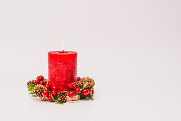 Brennende Kerze / weihnachtlich