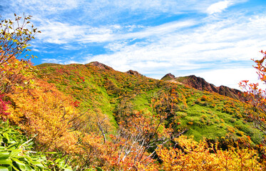 栃木県那須郡那須町　秋の紅葉に染まる那須の山々