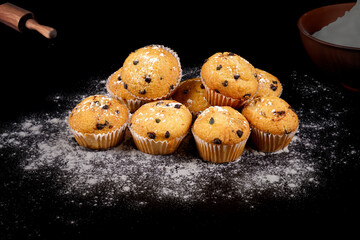 muffins sur fond noir