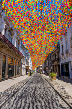 Guirlandes dans les rues de Bourges en France