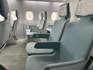 sièges avion et hublots