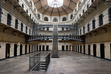 Obraz premium The inner courtyard of the historic Kilmainham Gaol prison (Dublin, Ireland, Europe).