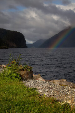 Arco iris en Hornindal, Noruega