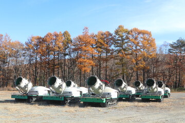 シーズン前のスキー場スノーマシーン