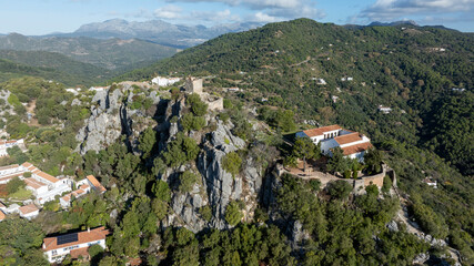Vista aérea del castillo del águila en el municipio de Gaucín, Andalucía