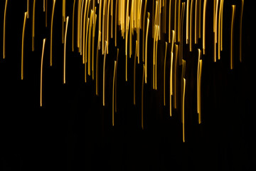 malowane światłem, obraz świetlny z wzorami i kształtami, abstrakcyjna fotografia z poruszającymi się światłami, Blurred Light painting, żółte maziaje świetlne, light painting photography, abstarct	