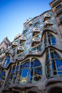 Barcelona Casa Batll&oacute; Facade Highlighting Gaud&iacute; Modernisme Arc