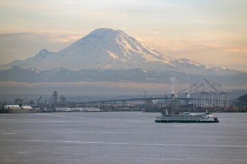 The Seattle ferry with Mount Rainier and the port of Seattle in the backgroun