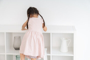 3歳の女の子　後ろ姿