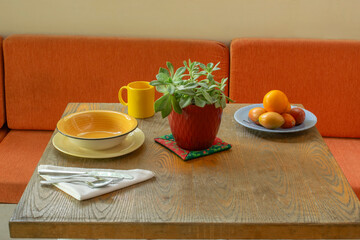 Set table with fruit basket