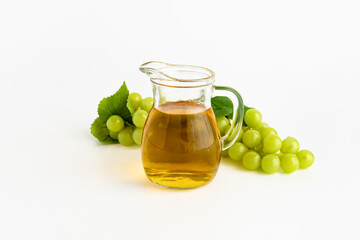 果実酢　ワインビネガー　ぶどう酢　白背景