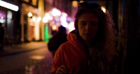 Nighttime discussions in a cozy cafe atmosphere with vibrant lights and relaxed vibes - Powered by Adobe