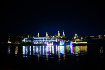 Fototapeta premium Tampa, Florida USA - Nov 28, 2025: the night landscape of Hillsborough and Tampa Downtown
