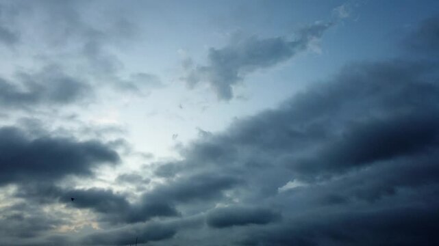 Timelapse de nuvens passado dia para a noite