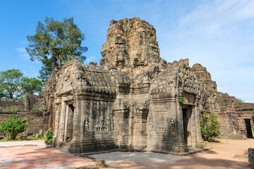 Fototapeta premium 12 世紀後半に建造されたプノンペンのタブローム遺跡