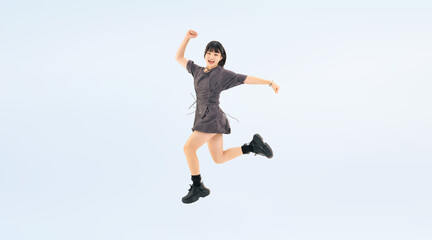Fototapeta premium 元気にジャンプする10代の女性の全身写真