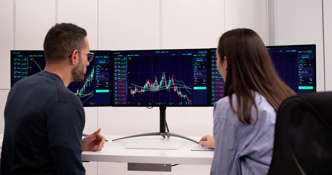Professional Trader Online Uses Multiple Monitors