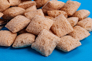 Crispy chocolate cereal pillow flakes