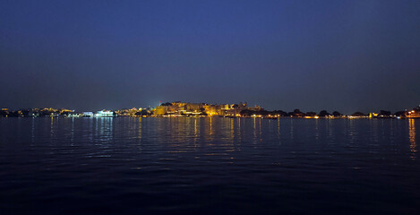 Fototapeta premium Lake Pichola with mountains viewed from City Palace
