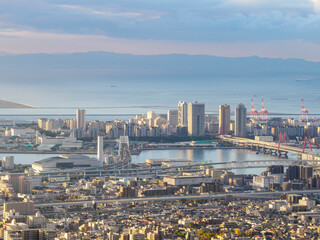 早朝、六甲の中腹から神戸市街地の眺め