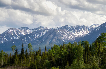 Obraz premium Mountains by the Alaska Highway